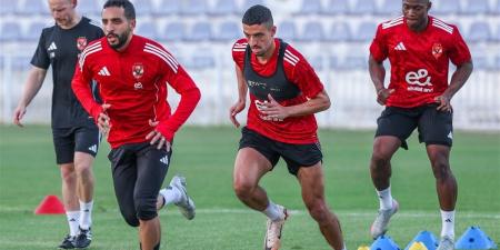 الأهلي يتوجه إلى أبوظبي ويخوض مرانه الأول لمواجهة الزمالك في نهائي السوبر