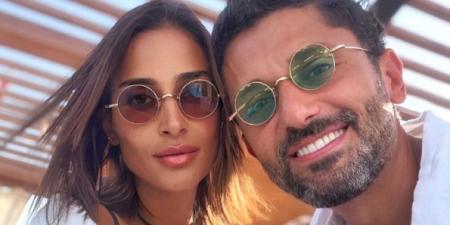 حقيقة طلاق كريم محمود عبد العزيز وزوجته آن الرفاعي.. رسميًا