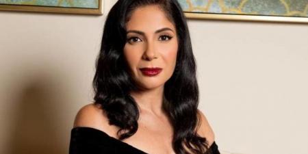 ثقتي في نفسي اتهزت.. منى زكي تتحدث عن عمليات التجميل والهجوم عليها: الناس بقت متوحشة