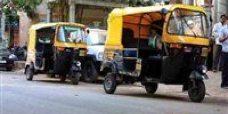 محلية النواب لـ تحيا مصر: نطالب بتعميم قرار منع سير «التوك توك» بالأحياء الرئيسية على جميع المحافظات ومنح سائقيه رخصة