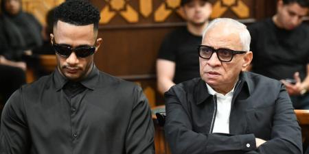 محمد رمضان وأشرف زكي.. أبرز حضور عزاء السيناريست أحمد عبد الله