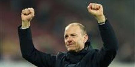 توروب يحاضر لاعبي الأهلي قبل التحرك إلى ملعب نهائي البطولة السوبر أمام الزمالك