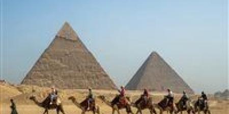 ذكرى مع خوفو لسياح بدون ملابس.. كيف تحولت ذكريات سياحية إلى واقعة جنائية؟