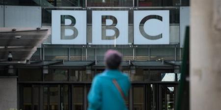 دميترييف يعلق على استقالة إدارة هيئة الإذاعة البريطانية