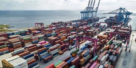 "الإحصاء": الصادرات تقود تراجع عجز الميزان التجارى لـ 4.73 مليار دولار أغسطس الماضى