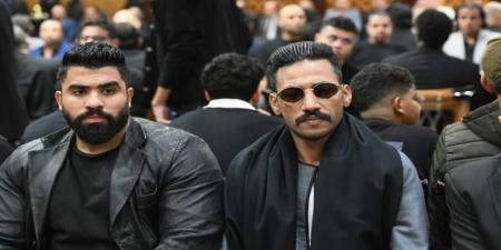 الدهشة تملأ مواقع التواصل.. جعفر العمدة يعزي محمد رمضان في مشهد حقيقي!