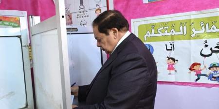 النائب محمد أبو العنين يدلي بصوته في انتخابات مجلس النواب