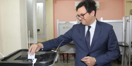 وزير الثقافة يدلي بصوته في انتخابات مجلس النواب