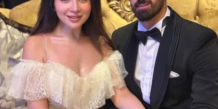 مي عزالدين تعلن عقد قرانها على أحمد تيمور خليل في أجواء عائلية هادئة «صور»