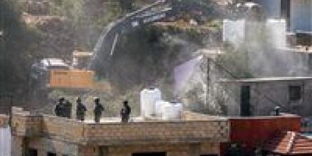 الجيش الإسرائيلي يوسّع عملياته في الضفة والنقب: هدم واعتقالات ونزوح بالآلاف