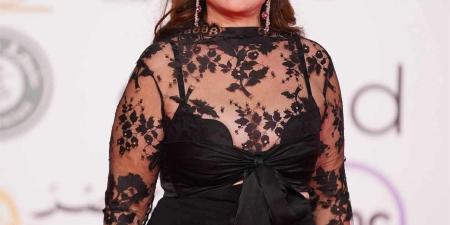 بـ فستان دانتيلا اسود.. إلهام شاهين تخطف الأنظار في حفل افتتاح مهرجان القاهرة