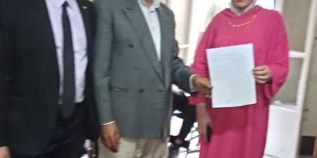 تسليم 11عقد عمل لذوي الهمم ببني سويف