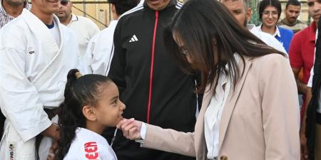 محافظ البحيرة تتفقد عددا من المشروعات الخدمية والتنموية بقرية زاوية صقر بأبو المطامير