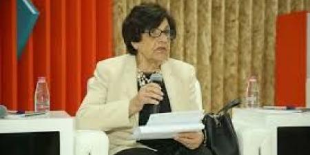 يمنى العيد بعد تتويجها بجائزة السلطان قابوس: "جاءت فى وقتها"