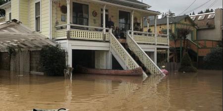 جنوب كاليفورنيا فى حالة تأهب: تحذيرات إخلاء واسعة خشية الانهيارات الطينية من "النهر الجوى"