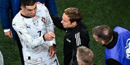 مدرب منتخب أيرلندا يكشف ما قاله له كريستيانو رونالدو بعد الطرد أمام البرتغال