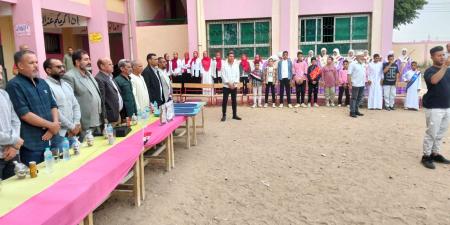 بحضور قيادات إدارة الصف.. طلاب ومعلمو مدرسة نزلة سلام يقيمون حفلا لتأبين معلم وإداري