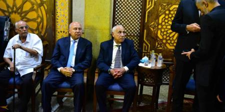 الفريق كامل الوزير يقدم واجب العزاء في نجم الزمالك محمد صبري