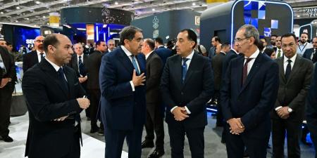 رئيس الوزراء يتفقد أحدث حلول الاتصالات والخدمات الرقمية في معرض القاهرة للتكنولوجيا.. صور