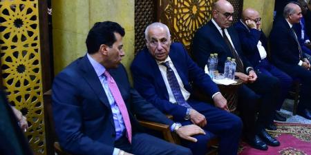 وزير الرياضة يقدم واجب العزاء في نجم نادي الزمالك محمد صبري