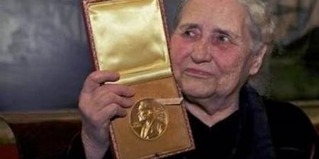 من طهران إلى زيمبابوي ولندن.. الرحلة التي صنعت دوريس ليسينج