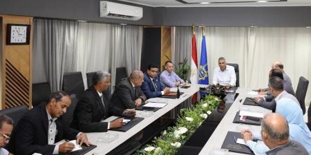 محافظ أسوان يعتمد خطة شاملة لتطوير مدرسة التربية الفكرية ورعاية طلاب ذوي الإعاقة