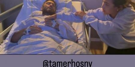 بعد خضوع تامر حسني لعملية جراحية.. أحمد جمال: تعبان ومش عايز يقول كالعادة.. سلامتك