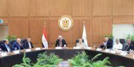 وزير التعليم العالي يترأس اجتماعًا تنسيقيًا لأفرع الجامعات الأجنبية