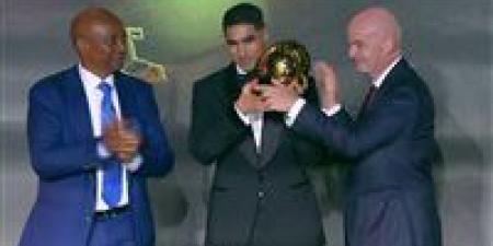 أشرف حكيمي يفوز بجائزة أفضل لاعب في إفريقيا لعام 2025