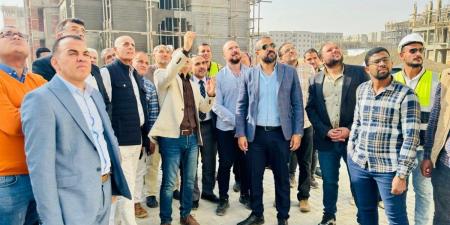 مسئولو الإسكان والبحوث يناقشون خطة تنفيذ مبادرة الإسكان الأخضر بالعبور الجديدة (صور)