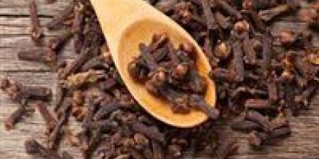 11 فائدة مذهلة لمضغ القرنفل يوميًا.. كنز صحي طبيعي يعزز المناعة ويقوي الجسم