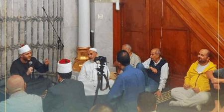 إقبال كبير على مجالس "بردة البوصيري" بمساجد الإسكندرية