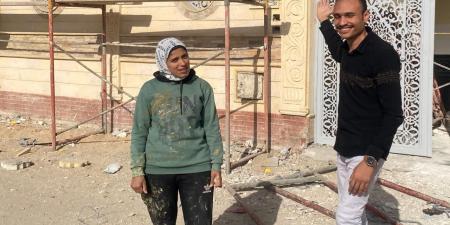 "أيديها تتلف في حرير".. حكاية الأسطى هاجر نقاشة المنيا بعد ترند السوشيال ميديا