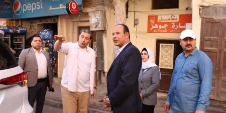 محافظ دمياط يتفقد رصف الشارع الحربي بعد تطويره