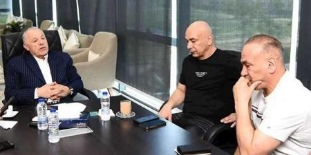 هاني أبوريدة يطالب التوأم بالتركيز مع المنتخب وعدم الانشغال بالرد على الانتقادات