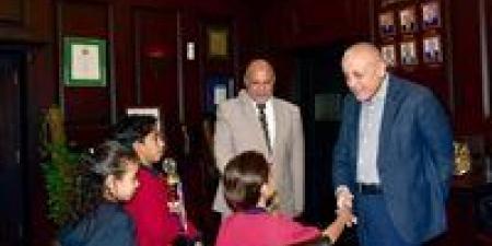 محافظ الأقصر يستقبل طلاب المحافظة المتفوقين عالميًا في المنتدى الإفروآسيوي بماليزيا ويوجّه بتكريمهم في العيد القومي