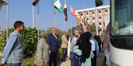 توقيع الكشف الطبي على 720 مواطنًا ضمن قافلة جامعة المنيا لقرية السعدية