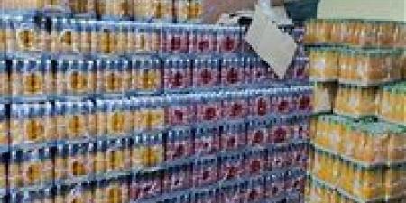 الأمن يداهم مصنع عصير يبيع مشروبات رخيصة الثمن مصنوعة من مواد مجهولة