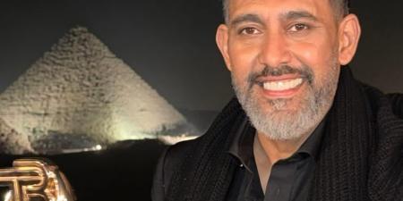 بعد تكريمه في حفل The Best.. عمرو مصطفى للهضبة: بشكرك وعملنا أغاني حلوة