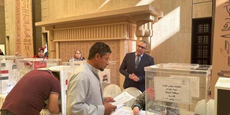 المستشار الثقافي بالسفارة المصرية بالرياض يتابع التصويت في انتخابات مجلس النواب 2025