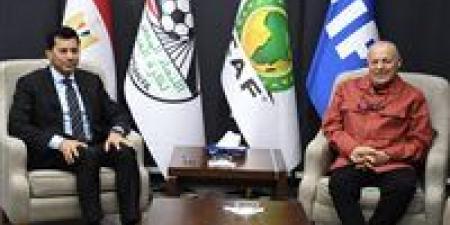 وزير الرياضة وأبو ريدة يبحثان دعم المنتخبات واكتشاف الموهوبين