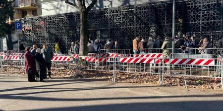 استمرار توافد أبناء الجالية المصرية على القنصلية المصرية بميلانو في اليوم الثاني للتصويت بانتخابات مجلس النواب