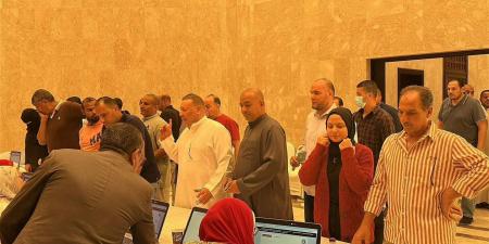 استمرار توافد أبناء الجالية المصرية على سفارة مصر بالسعودية في اليوم الثاني للتصويت بانتخابات مجلس النواب