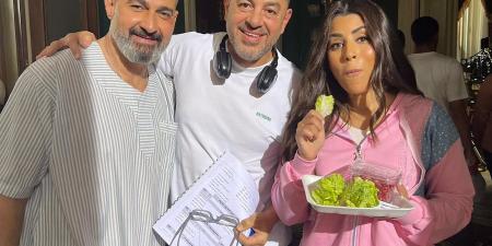 ياسر جلال يكشف صورًا جديدة من كواليس مسلسل كلهم بيحبوا مودي