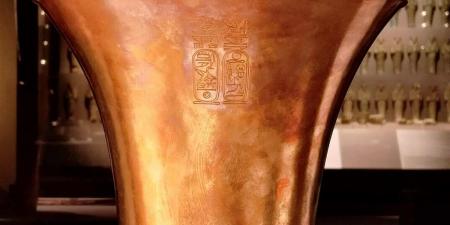 كنوز بسوسنس الأول.. سر أواني المائدة التي عثر عليها في المقبرة (صور)