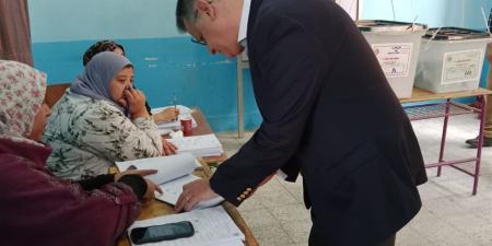 النائب طارق رضوان يدلي بصوته في انتخابات مجلس النواب بالمعادي