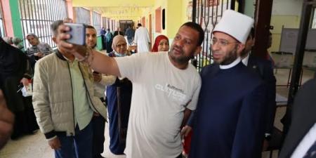 وزير الأوقاف يُدلي بصوته في انتخابات مجلس النواب 2025