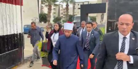 وزير الأوقاف يدلي بصوته فى انتخابات مجلس النواب بالقاهرة