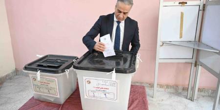 رئيس جهاز حماية المستهلك يُدلي بصوته في انتخابات مجلس النواب 2025