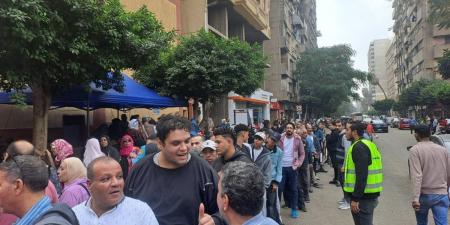 مئات الناخبين أمام لجنة عابدين استعدادا للمشاركة في انتخابات النواب